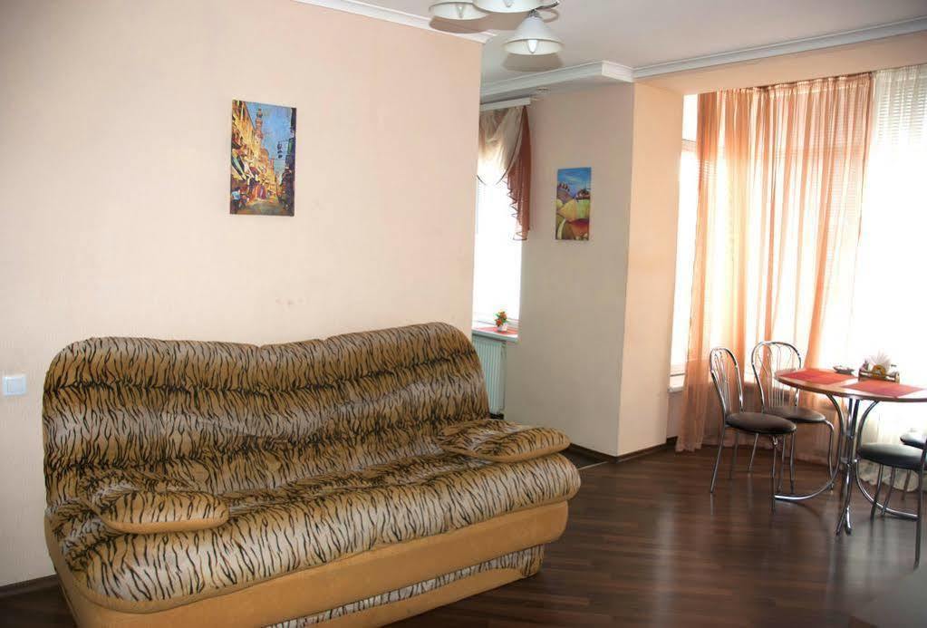 Home Hotel Apartments On Zoloti Vorota Kyjev Exteriér fotografie